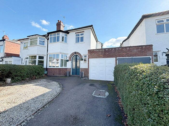 3 Bedroom Semi Detached House For Sale In Cropthorne Road, Shirley, B90