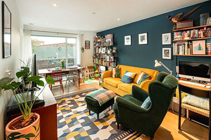 2 Bedroom Flat For Sale In Camberwell Road, London, SE5