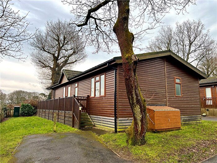 2 Bedroom Mobile/park Home For Sale In Edgeley Park, Farley Green, Guildford, Surrey, GU5