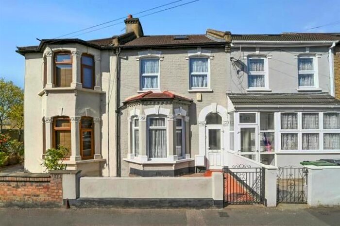 1 Bedroom Flat To Rent In Erskine Road, London, E17