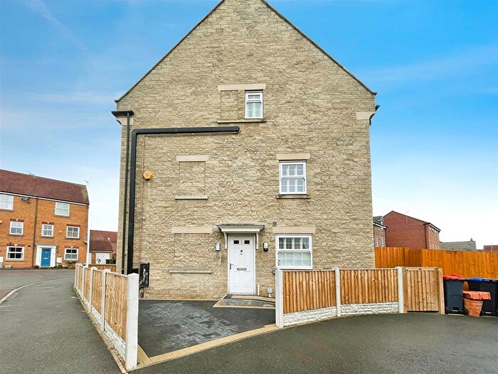 3 Bedroom Town House For Sale In Hornbeam Way, Kirkby-In-Ashfield, Nottingham, NG17