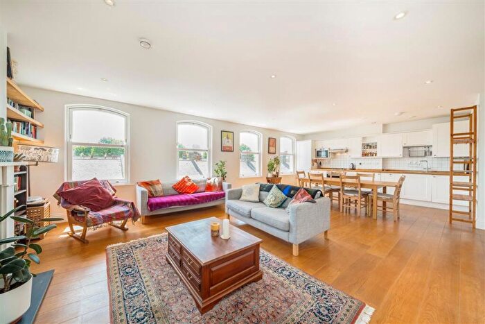 2 Bedroom Flat For Sale In Trafalgar Street, Walworth, SE17