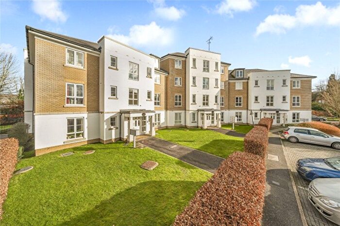 2 Bedroom Flat To Rent In Knaphill, Woking, Surrey, GU21