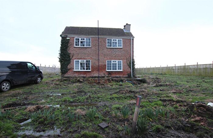 2 Bedroom Cottage For Sale In Carrhouse Road, Carrhouse, Belton, DN9