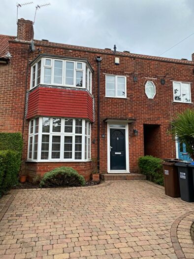 3 Bedroom Terraced House To Rent In Lemsford Lane, Welwyn Garden City, Hertfordshire, AL8