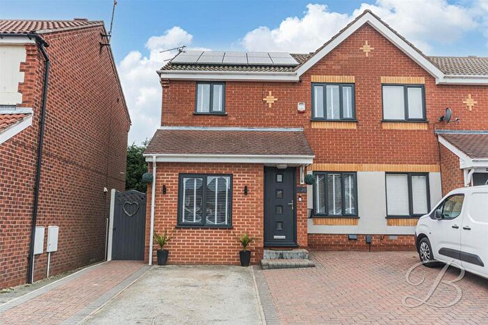 4 Bedroom Semi Detached House For Sale In The Shires, Forest Town, Mansfield, NG19