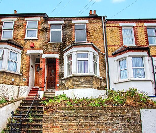 3 Bedroom Terraced House For Sale In Sandcliff Road, Erith, DA8