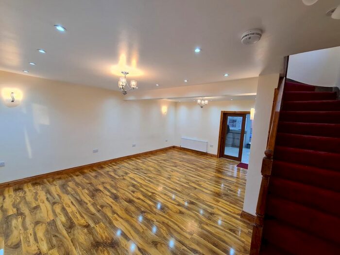 5 Bedroom Semi-Detached House To Rent In Hulse Avenue, Romford RM7