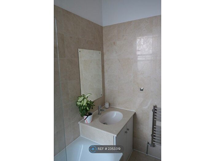 2 Bedroom Flat To Rent In Alexandra Court, London, W9