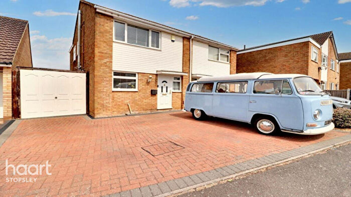 3 Bedroom Semi-Detached House For Sale In Telscombe Way, Luton, LU2