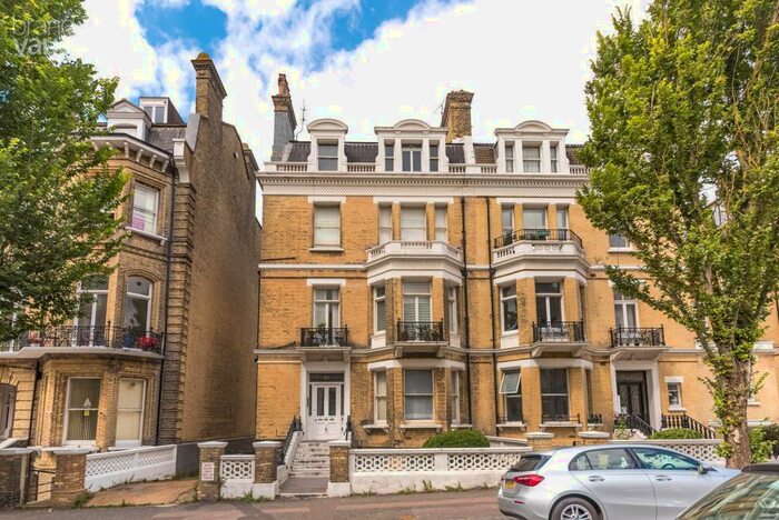 1 Bedroom Flat To Rent In First Avenue, Hove, East Sussex, BN3