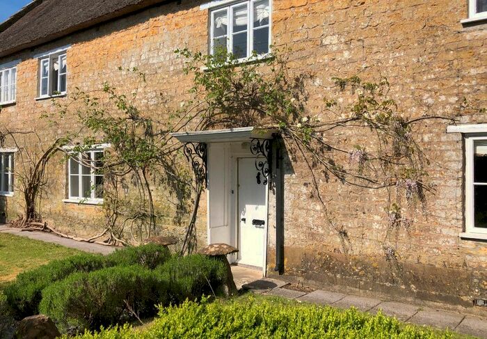 5 Bedroom Detached House To Rent In Silver Street, Crewkerne, TA18