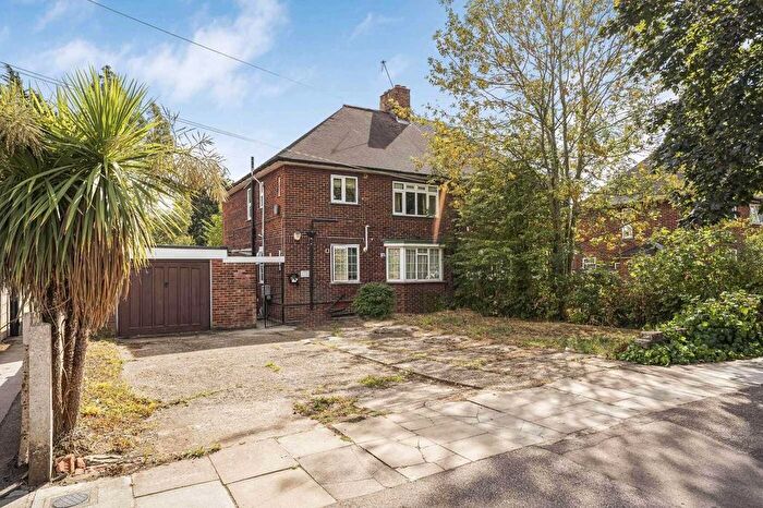 2 Bedroom Maisonette For Sale In Green Road, Southgate, N14