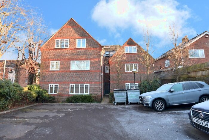 2 Bedroom Flat To Rent In Ivanhoe House, Farley Hill, Luton, Bedfordshire, LU1