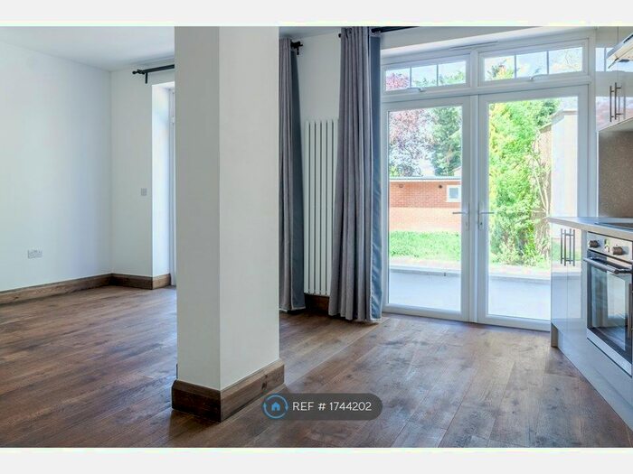 Studio To Rent In Greyhound Hill, London, NW4