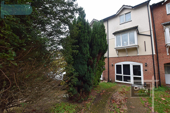 4 Bedroom Town House To Rent In |Ref: |, Berkeley Close, Southampton, SO15