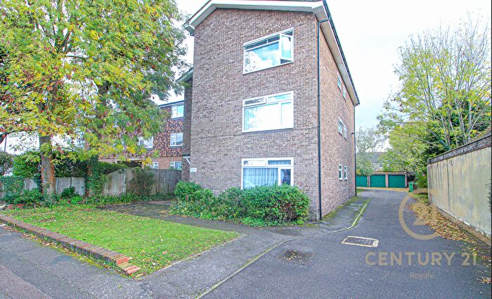 1 Bedroom Flat To Rent In Lime Grove, New Malden, KT3