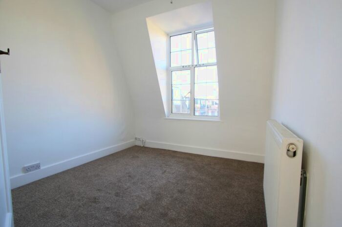 3 Bedroom Flat To Rent In Madeira Road, London, SW16