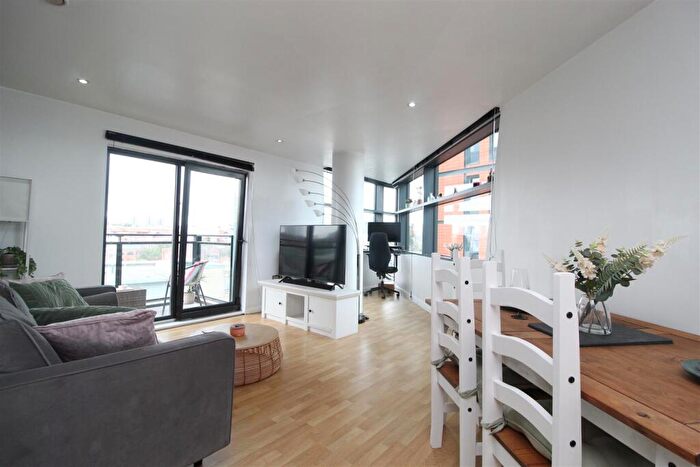 2 Bedroom Apartment For Sale In Waterloo Street, Leeds, LS10