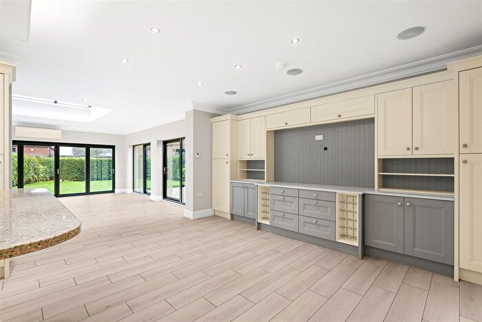 5 Bedroom Detached House For Sale In Torksey Lock, Lincoln, LN1