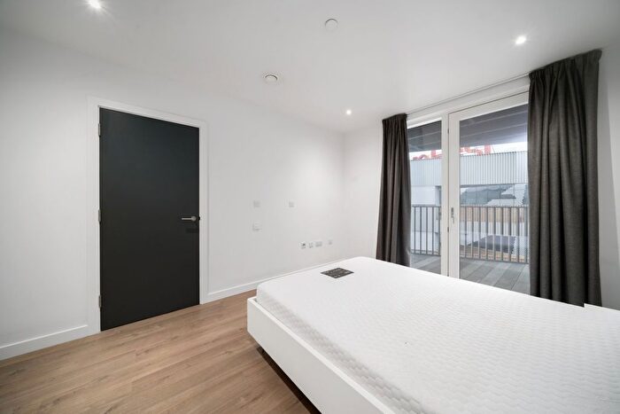 1 Bedroom Flat To Rent In Parkes Street, East Village, E20