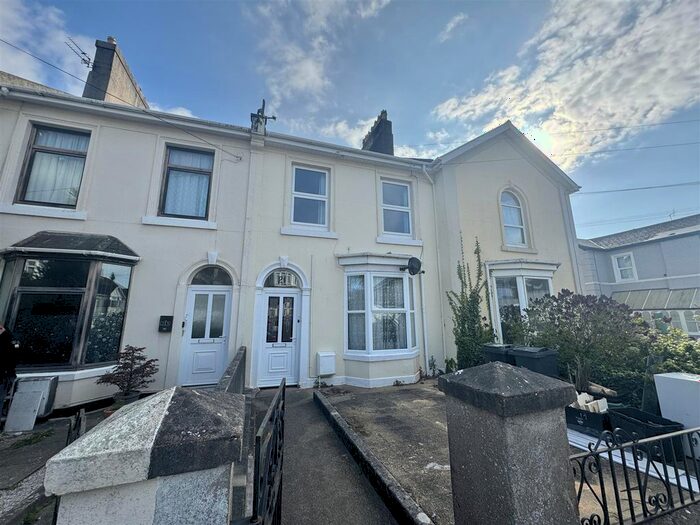 2 Bedroom Flat To Rent In Flat, Chatsworth Road, Torquay, Devon, TQ1