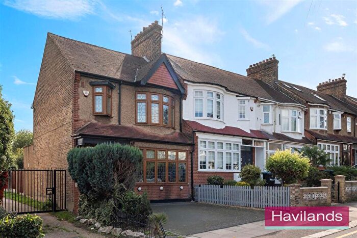3 Bedroom End Of Terrace House For Sale In Chelmsford Road, London, N14
