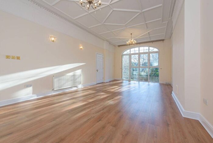 3 Bedroom Flat To Rent In South Hampstead, South Hampstead, London, NW6