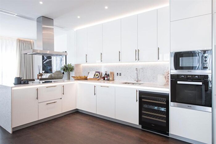 3 Bedroom Flat To Rent In The Residence, Charles Clowes Walk, Nine Elms, London, SW11