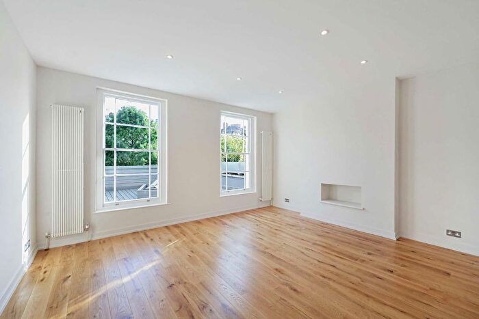 3 Bedroom Maisonette To Rent In Portobello Court, Westbourne Grove, London, W11