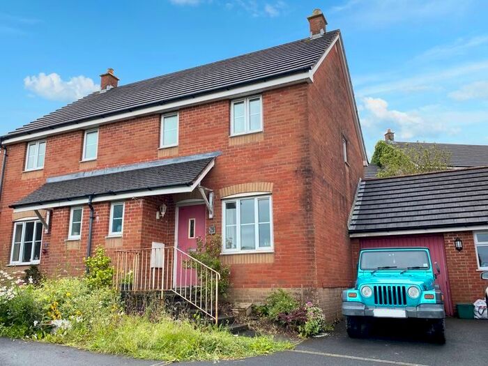 Houses for sale in Okehampton, EX20, Devon