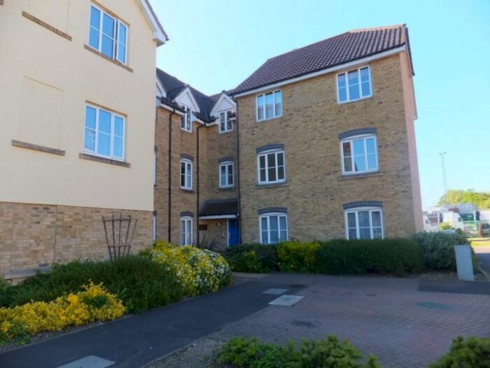 2 Bedroom Flat To Rent In Mercer Close, Larkfield, Aylesford, ME20