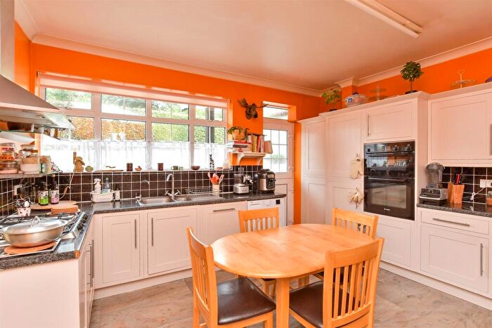 3 Bedroom Chalet For Sale In Furze Road, Worthing, West Sussex, BN13