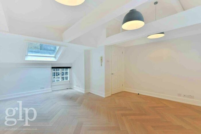 2 Bedroom Town House To Rent In Fouberts Place, Soho, W1F