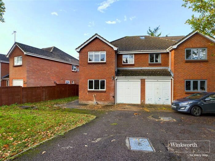 4 Bedroom Semi-Detached House To Rent In Green Road, Reading, Berkshire, RG6