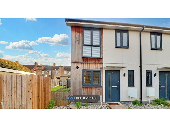 2 Bedroom End Of Terrace House To Rent In Darnley Road, Grays, RM17