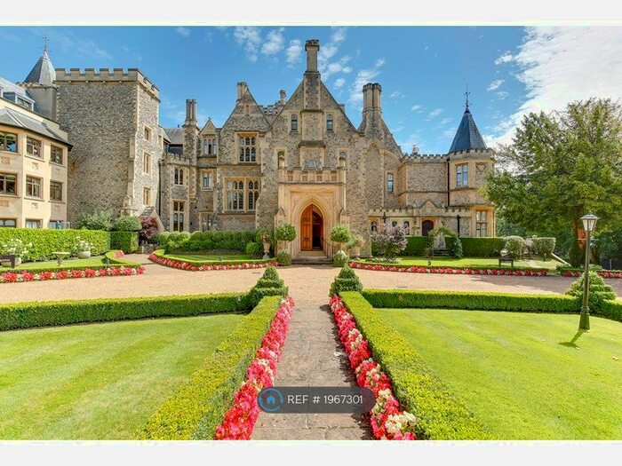 2 Bedroom Flat To Rent In Wood Lane, Stanmore, HA7