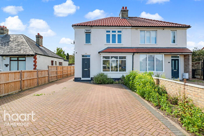 3 Bedroom Semi-Detached House For Sale In Green End Road, Cambridge, CB4