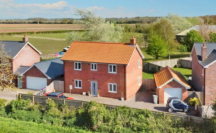4 Bedroom Detached House For Sale In Paddock Close, Legbourne, LN11