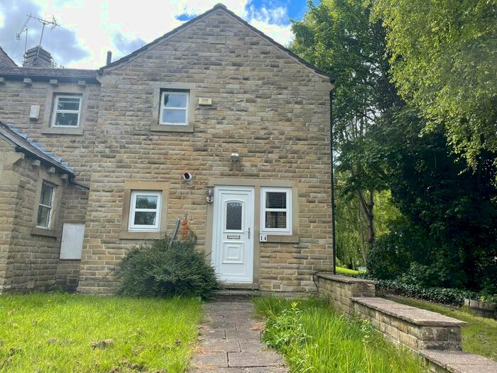 3 Bedroom Town House To Rent In Abbots Wood, Bradford, West Yorkshire, BD9