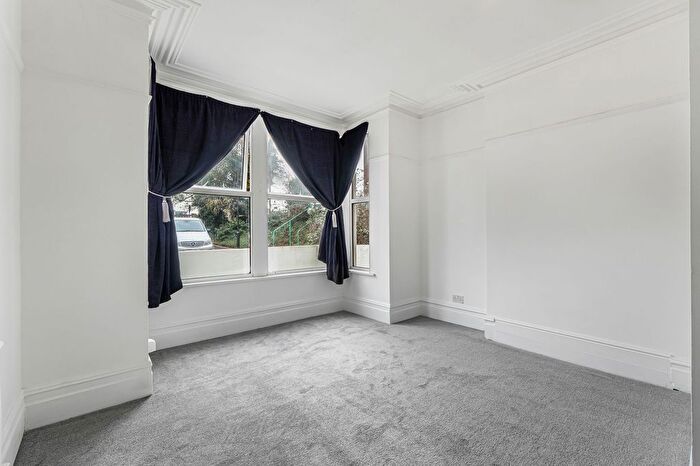 1 Bedroom Flat For Sale In Southend-On-Sea, SS1