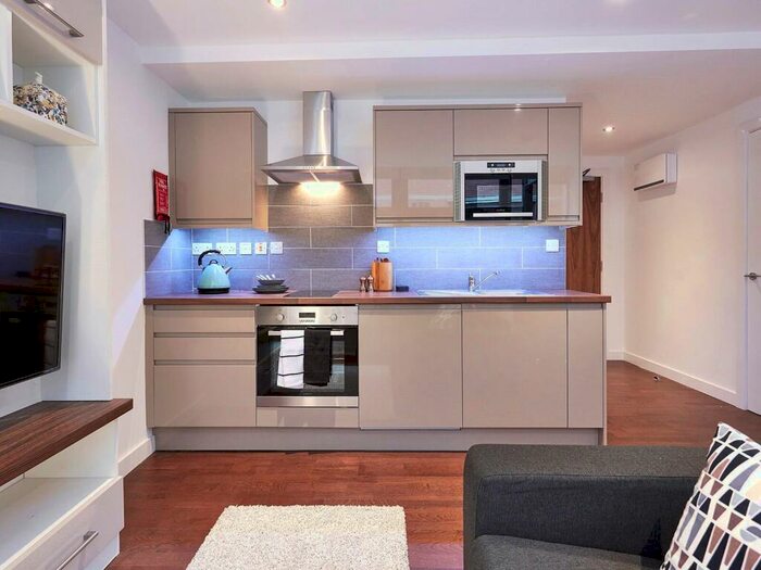 Studio To Rent In South Parade, Leeds, West Yorkshire, LS1