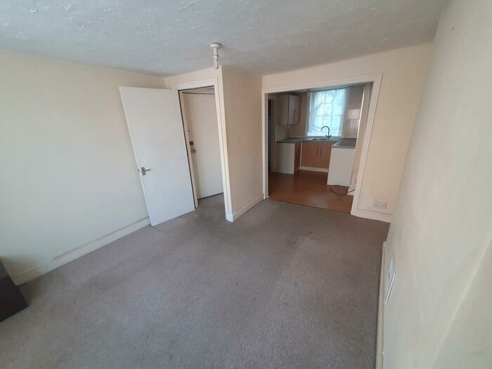 2 Bedroom Flat To Rent In Union Row, Margate, CT9