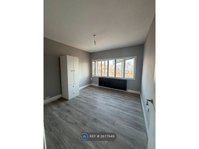 2 Bedroom Terraced House To Rent In Spurway Parade, Ilford, IG2