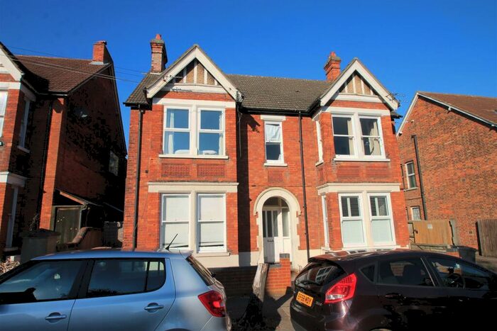 2 Bedroom Flat To Rent In F Merton Road, MK40