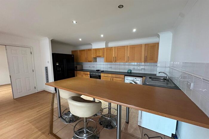 2 Bedroom Apartment To Rent In Hull Place, E16