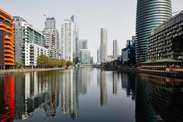 2 Bedroom House Boat For Sale In Millharbour, Canary Wharf, E14