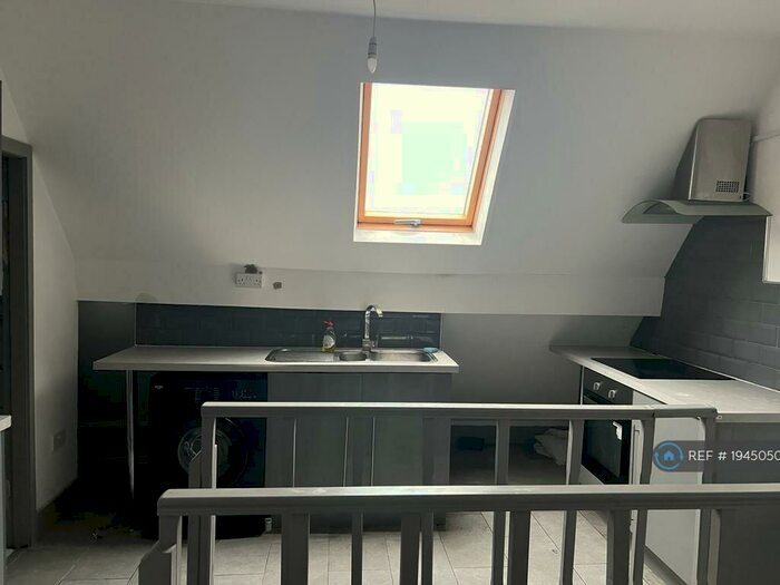 2 Bedroom Flat To Rent In Coventry Road, West Midlands, B26