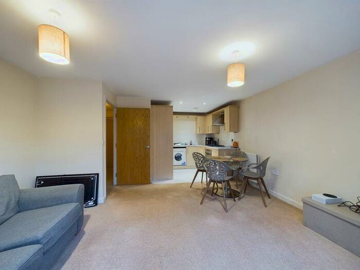 1 Bedroom Detached House For Sale In Northgate, Crawley, RH10