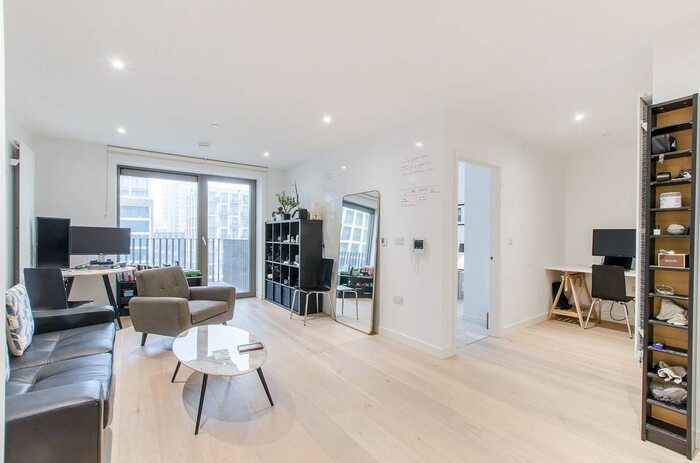 1 Bedroom Flat To Rent In Pendant Court, Docklands, London, E16